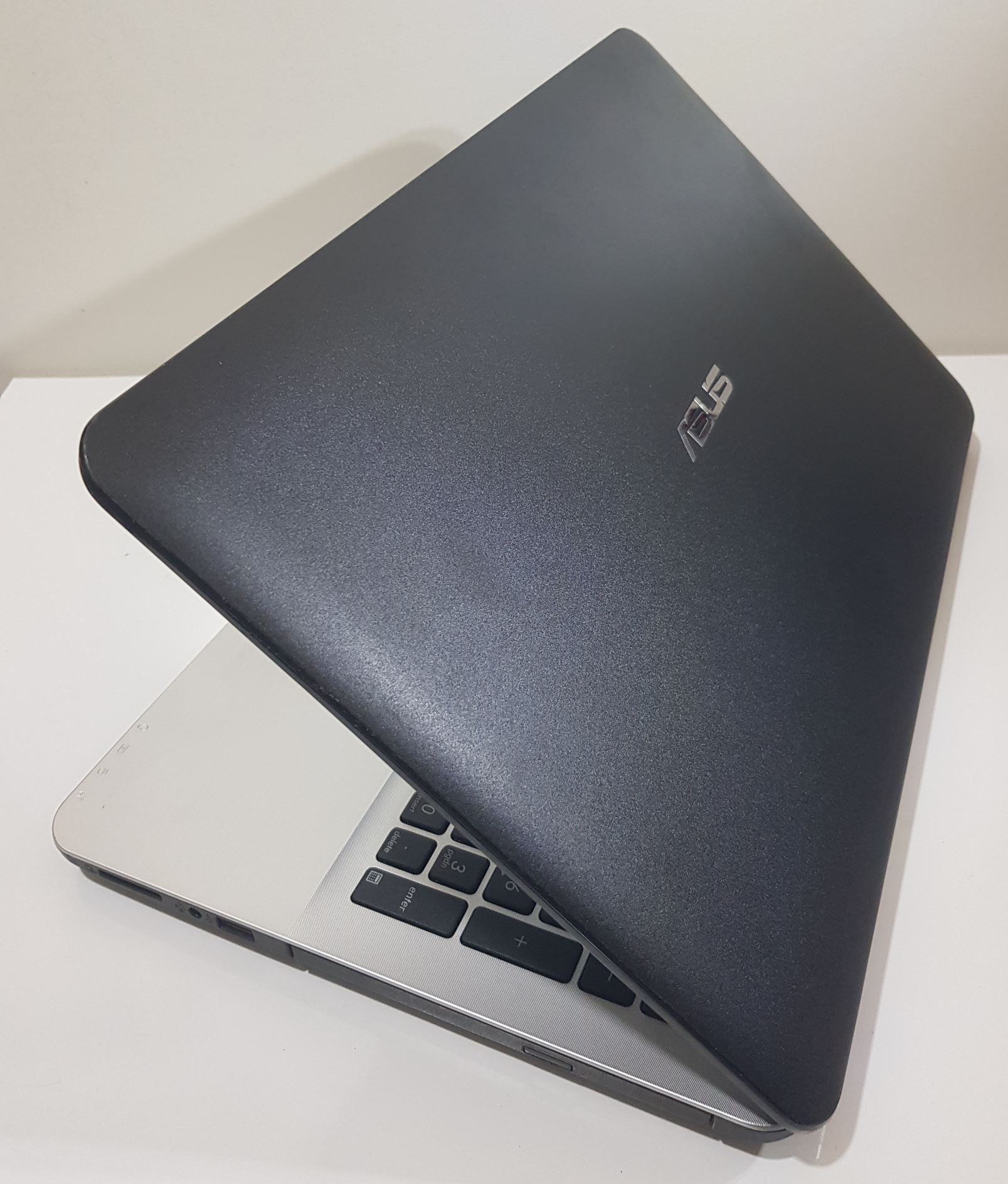 Asus F555U
